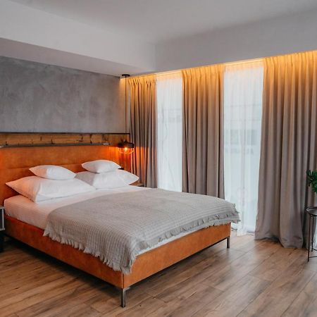 Sleep Well 1999 Hotel Tychy Bagian luar foto