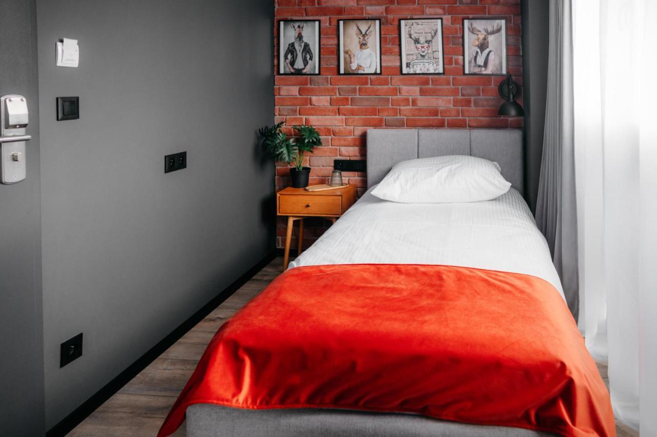 Sleep Well 1999 Hotel Tychy Bagian luar foto