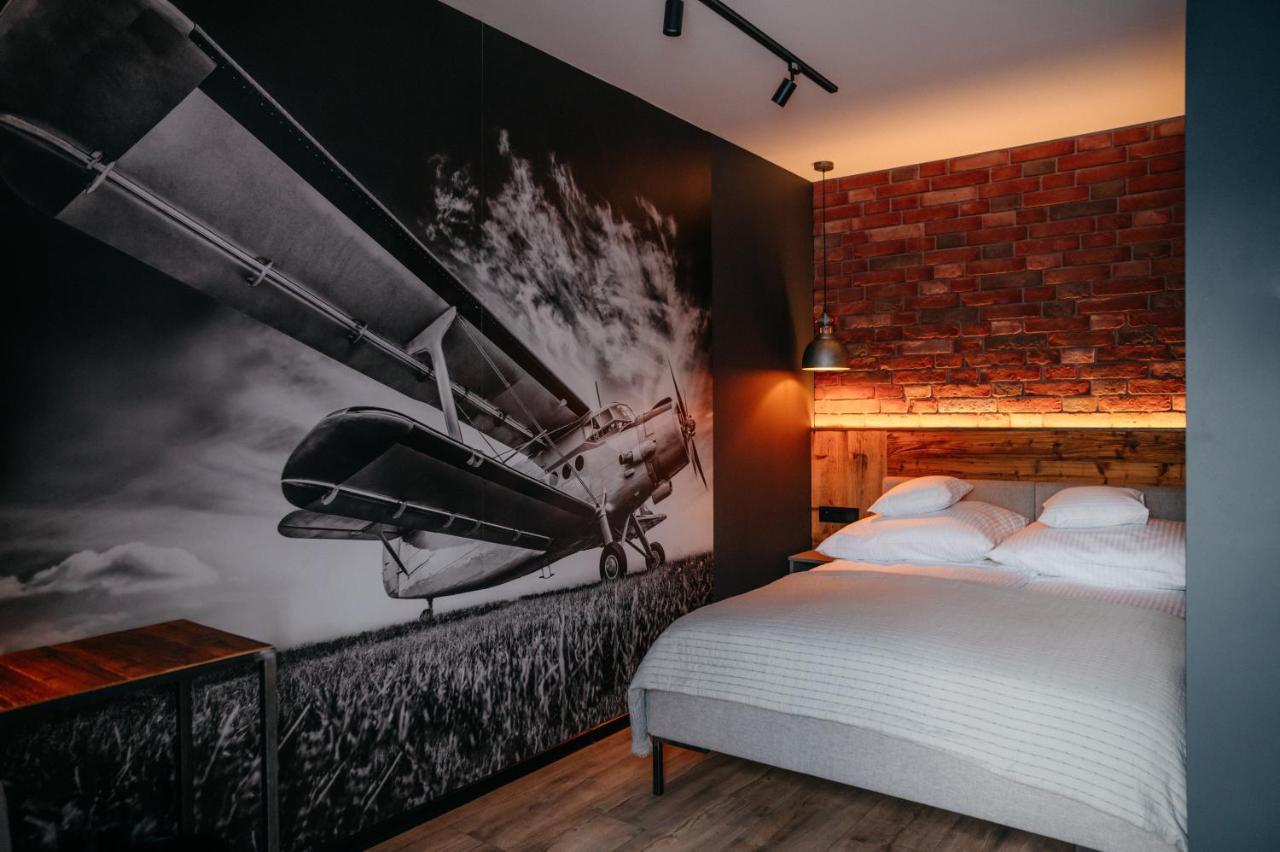 Sleep Well 1999 Hotel Tychy Bagian luar foto