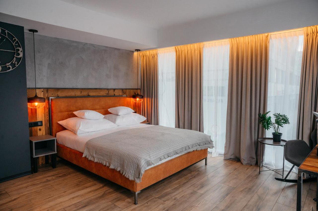 Sleep Well 1999 Hotel Tychy Bagian luar foto